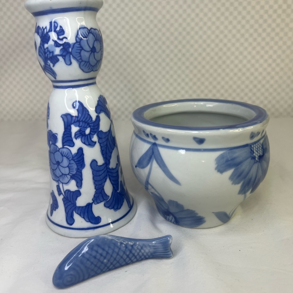 3 Pieces Vintage Japanese Blue & White Floral Hand Painted Fish Bowl and Vase - Picture 3 of 6